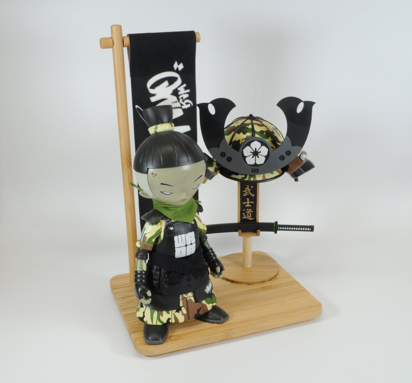 Kid Katana Vinyls - Bamboo Base Stand & Flag (Natural)