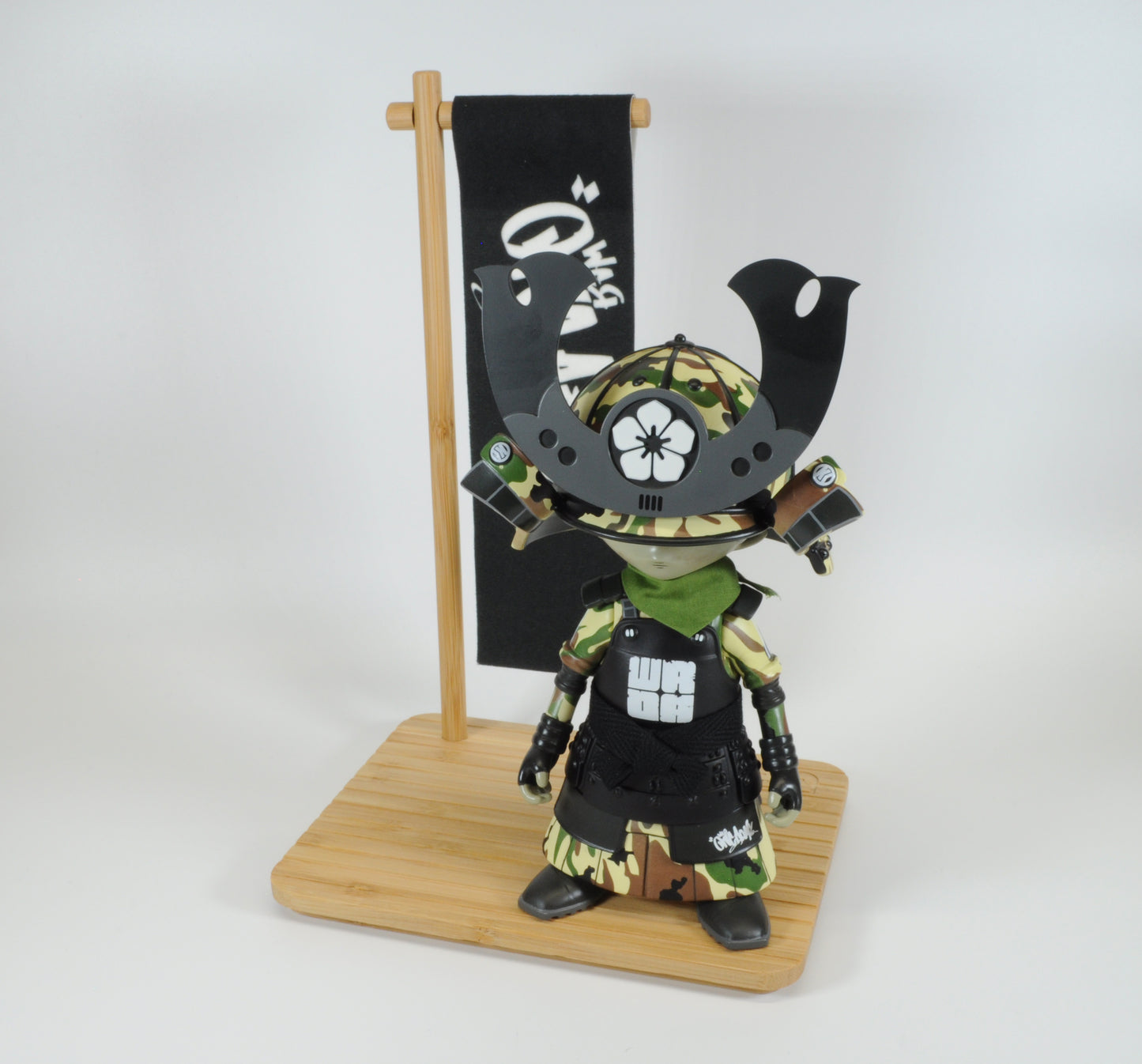 Kid Katana Vinyls - Bamboo Base Stand & Flag (Natural)