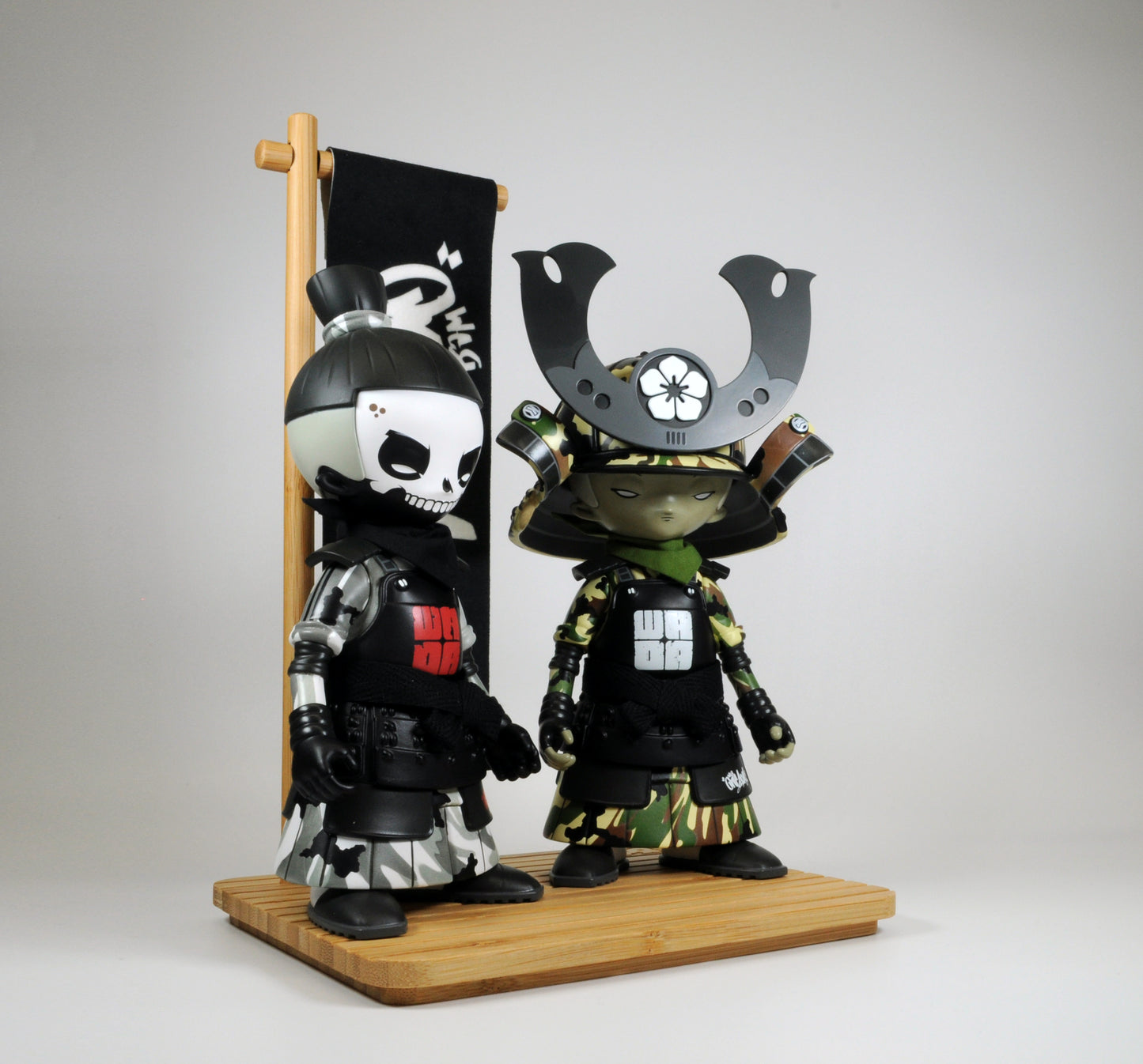 Kid Katana Vinyls - Bamboo Base Stand & Flag (Natural)